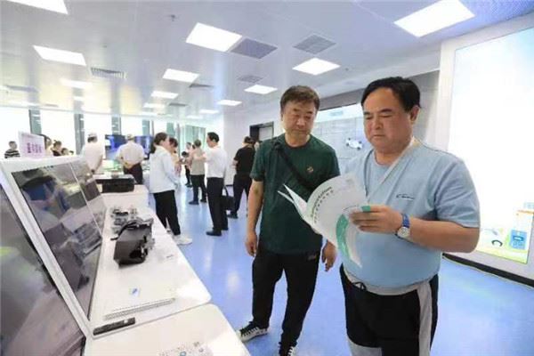 海外华媒走进四川宜宾 探寻“千年酒都”转型“新动力”