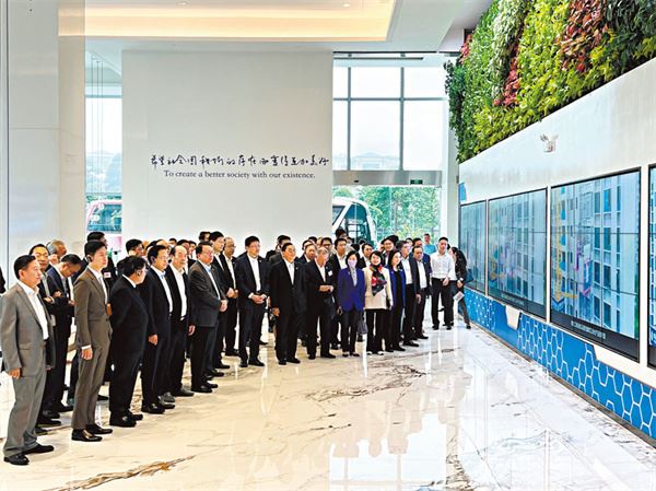 訪問團倡用機械手代人手　李家超：港科研可與灣區內地城市互補