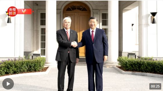 习近平同哈萨克斯坦总统托卡耶夫举行小范围晤谈