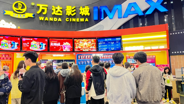 看电影成春节“新年俗”！广州热门场次“一票难求”
