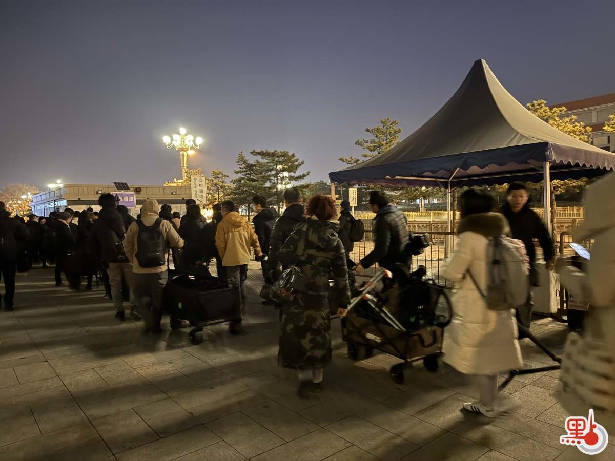 （有片+多圖）兩會｜中外記者淩晨集結人民大會堂　爭相報道人大開幕會