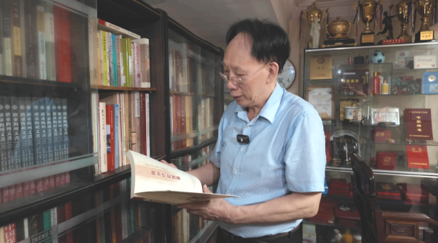 【视频】守护侨批三十载，记录客侨他乡奋斗史｜银信连山海·寻找侨批后人②