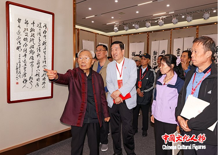 著名な书道家、赵学敏氏が故郷である三原県に书道作品100点を寄赠 三原于右任书学院の正式设立を祝った