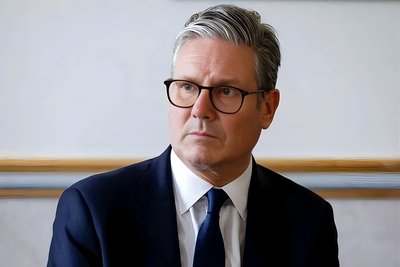 英国首相：需推动伊朗局势降温 减少经济冲击