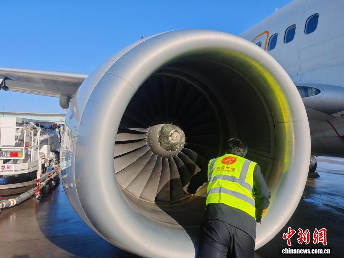 （新春走基层）韩籍机长的第九个“中国春节”：云端守护平安，异乡筑梦成故乡