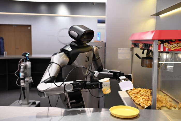 英媒：“中国机器人为英国零售业提速”