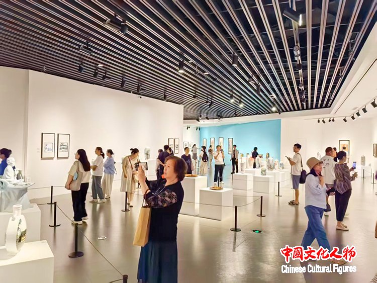 窑淬千年釉 瓷绘新时代 —— 蔡志华瓷韵艺术展在沪隆重开幕