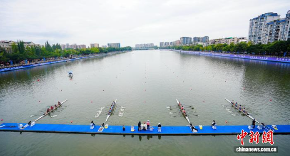世界名校赛艇健儿聚蓉城 2026年成都赛艇公开赛在新津开赛