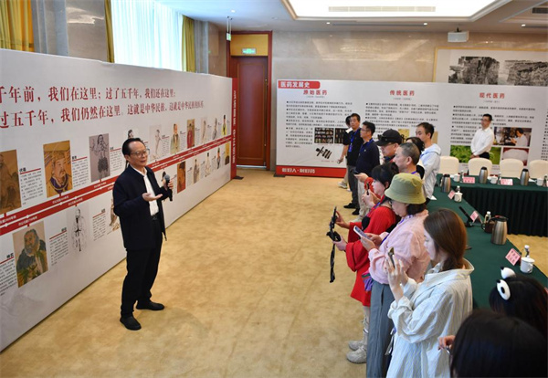 Geng Funeng: Upholding Tradition and Embracing Innovation to Expand Traditional Chinese Medicine Globally