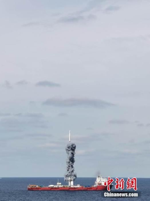 北京时间9月15日9时23分，中国在黄海海域用长征十一号海射运载火箭，采取“一箭九星”方式将“吉林一号”高分03-1组卫星送入预定轨道，发射获得圆满成功。中国运载火箭技术研究院 供图