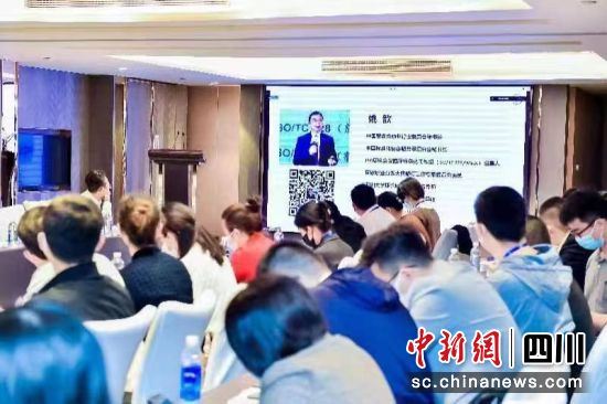 中国国际贸易促进委员会商业行业委员会秘书长姚歆主旨演讲。 中国国际贸易促进委员会商业行业委员会秘书长姚歆主旨演讲。