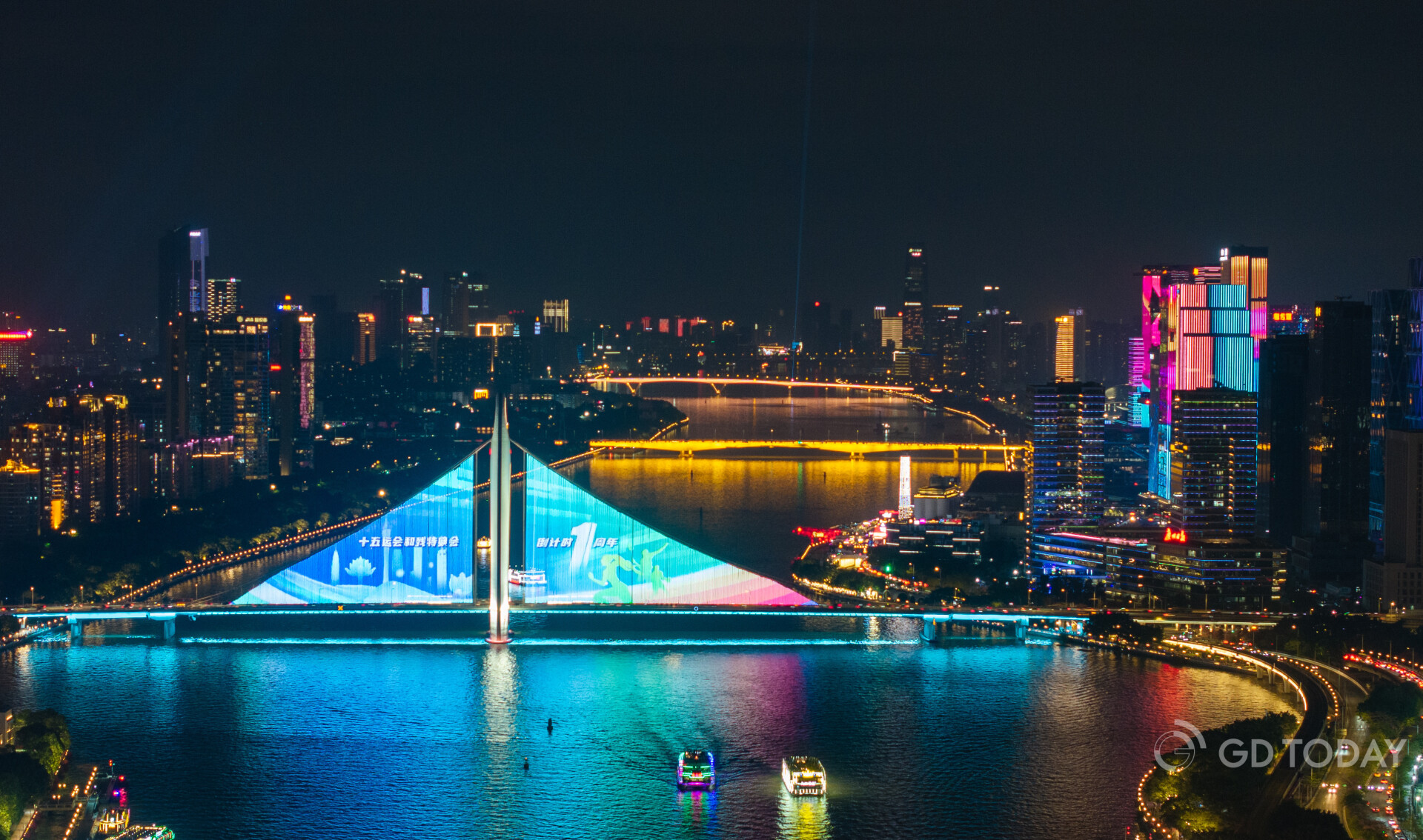 Guangzhou International Light Festival shines bright