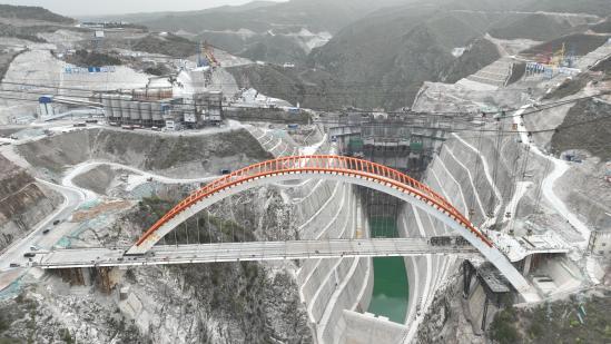 中铁宝桥参建陕西东庄水利枢纽工程泾河大桥全桥合龙