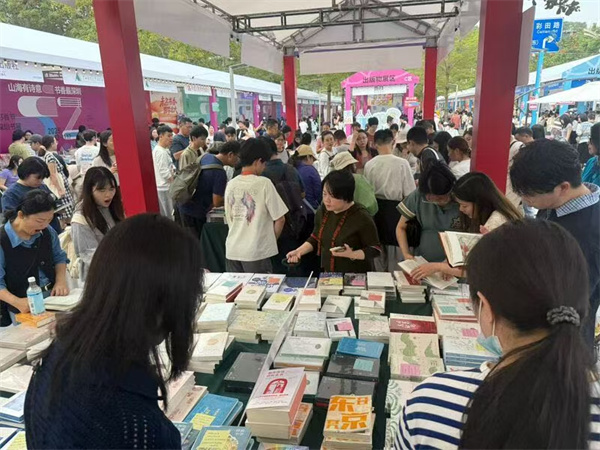 AI重塑阅读 深圳读书月探索科技与人文共生